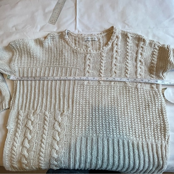 Abercrombie & Fitch Cream Cable Knit Sweater Size Medium - Picture 14 of 16